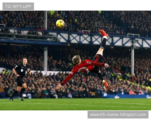 曼联调度球权节奏更快，加纳乔打门被门柱拒绝