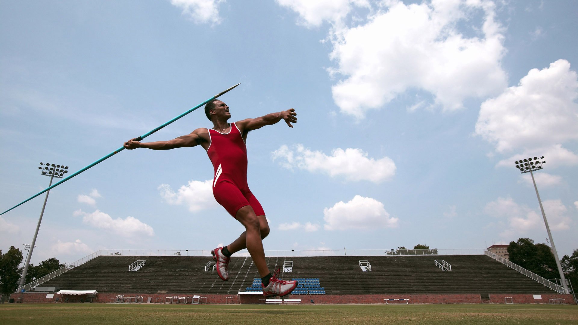 环意大利自行车赛 总成绩冠军首次穿上粉衫
